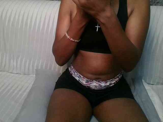 Brunnette-blonde webcam