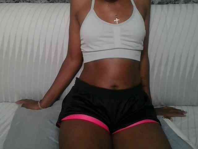 Brunnette-blonde webcam