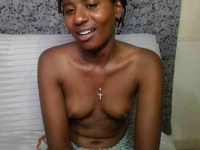 Brunnette-blonde webcam