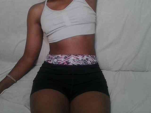 Brunnette-blonde webcam