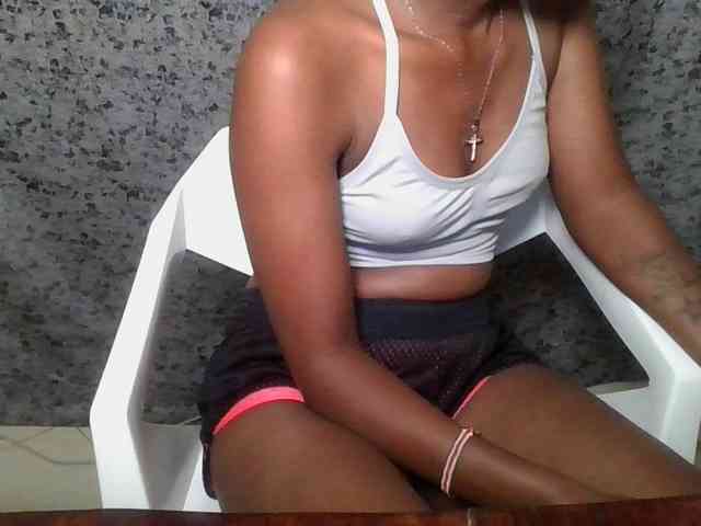 Brunnette-blonde webcam