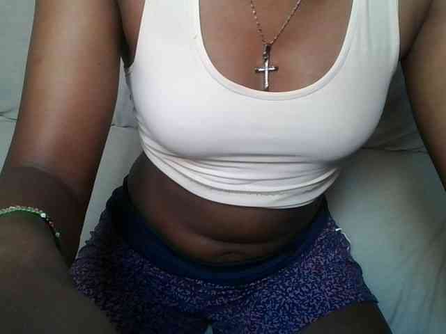 Brunnette-blonde webcam