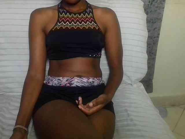 Brunnette-blonde webcam