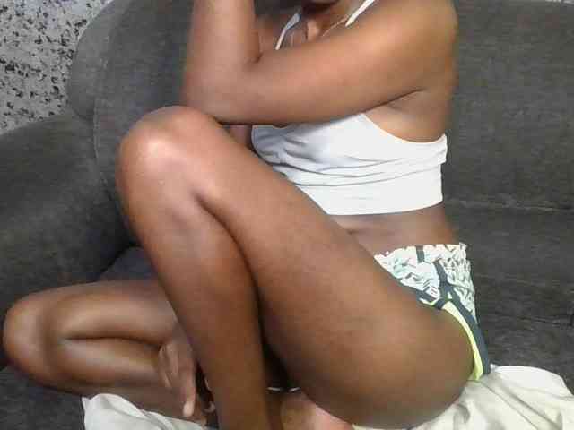 Brunnette-blonde webcam