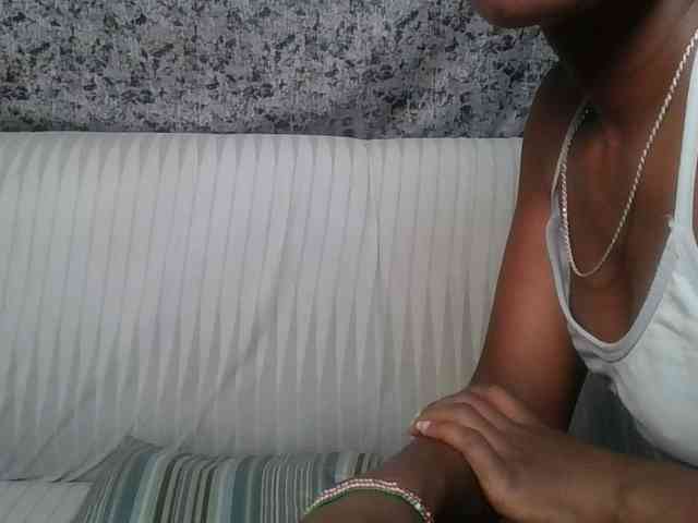 Brunnette-blonde webcam