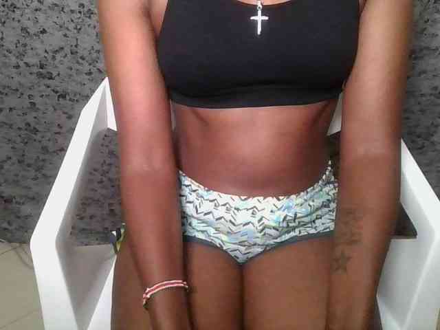 Brunnette-blonde webcam