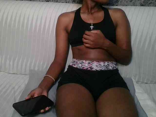 Brunnette-blonde webcam