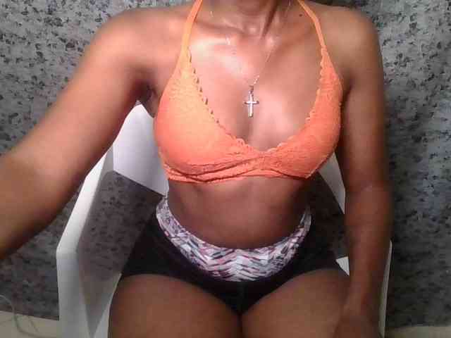 Brunnette-blonde webcam