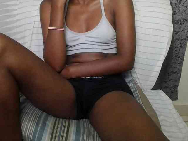 Brunnette-blonde webcam