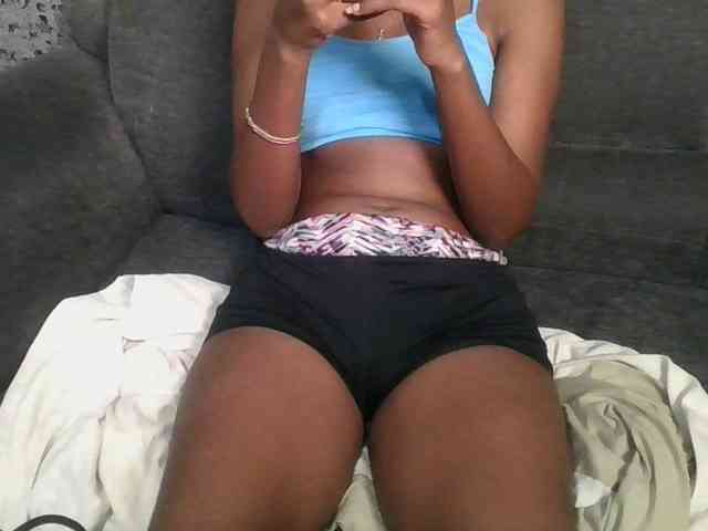 Brunnette-blonde webcam