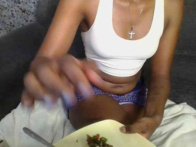 Brunnette-blonde webcam