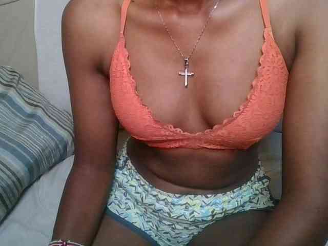 Brunnette-blonde webcam