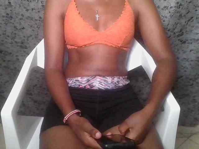 Brunnette-blonde webcam