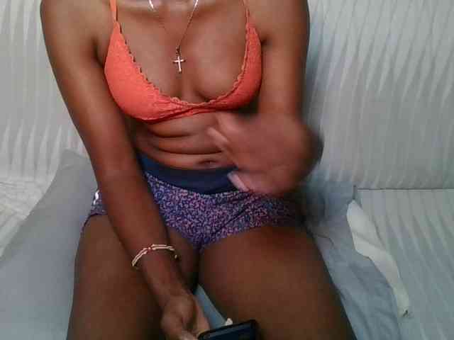 Brunnette-blonde webcam