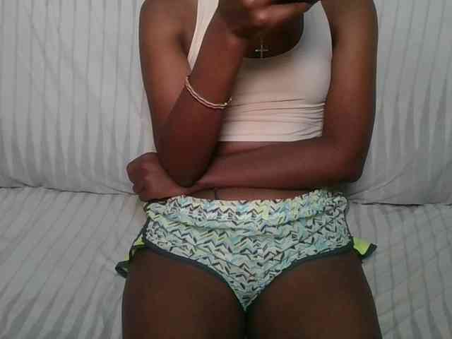 Brunnette-blonde webcam