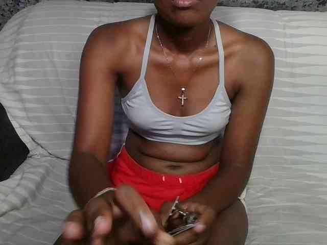 Brunnette-blonde webcam