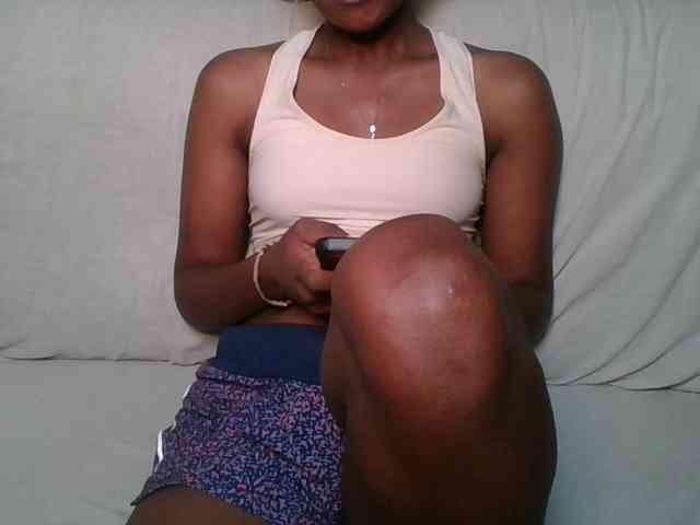 Brunnette-blonde webcam