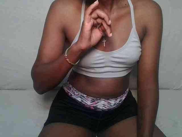 Brunnette-blonde webcam