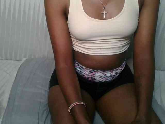 Brunnette-blonde webcam