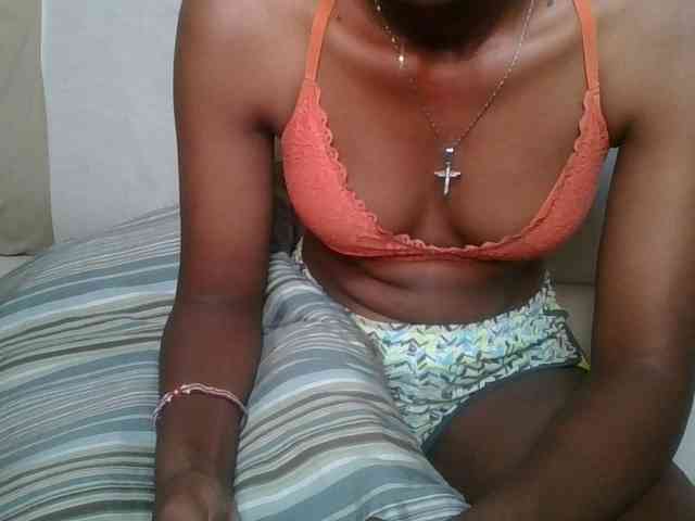 Brunnette-blonde webcam