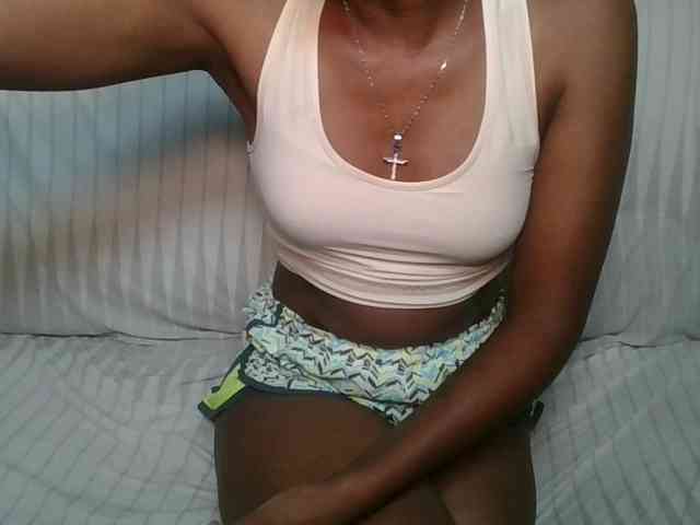 Brunnette-blonde webcam