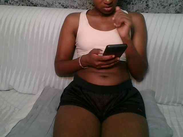 Brunnette-blonde Brunnette-blonde