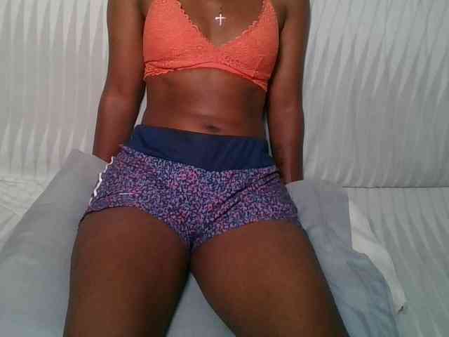 Brunnette-blonde webcam