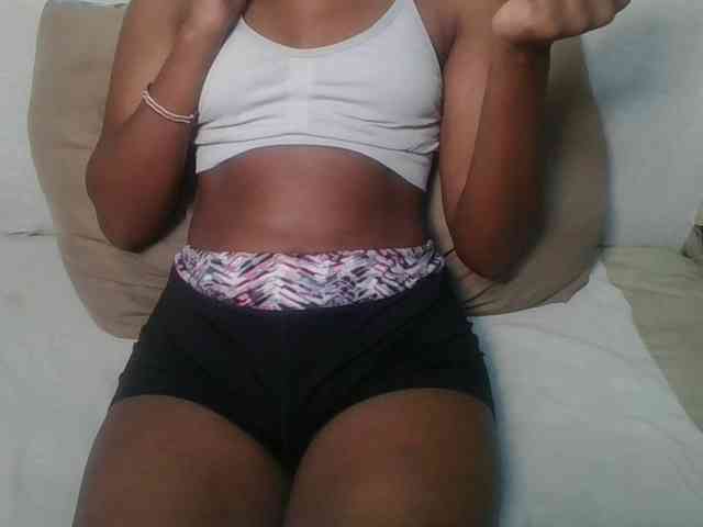 Brunnette-blonde webcam