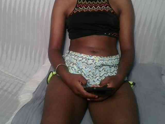 Brunnette-blonde webcam