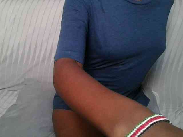 Brunnette-blonde webcam