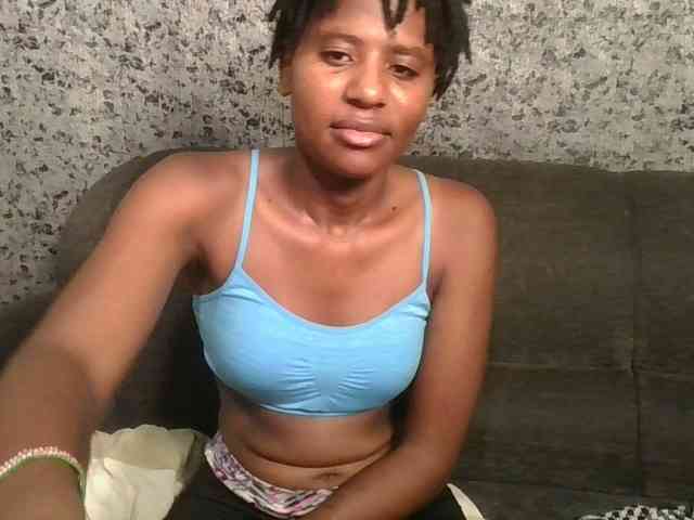 Brunnette-blonde webcam