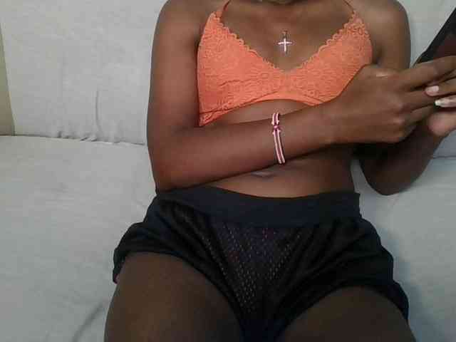 Brunnette-blonde webcam