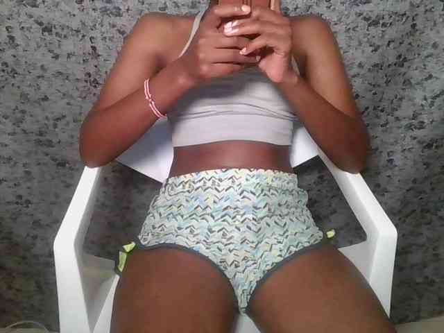 Brunnette-blonde webcam