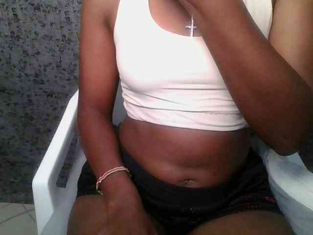 Brunnette-blonde webcam