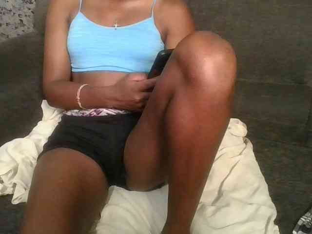 Brunnette-blonde webcam