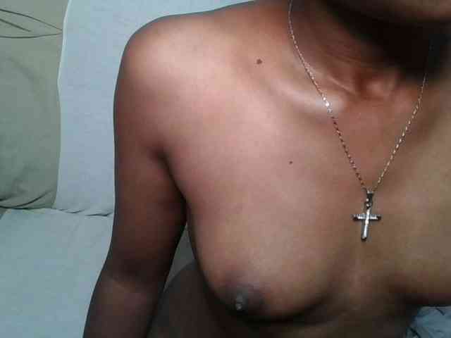 Brunnette-blonde webcam