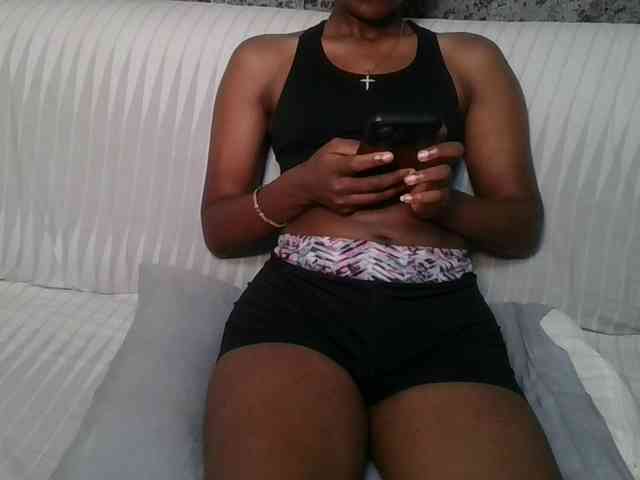 Brunnette-blonde webcam