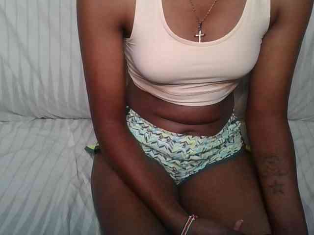 Brunnette-blonde webcam