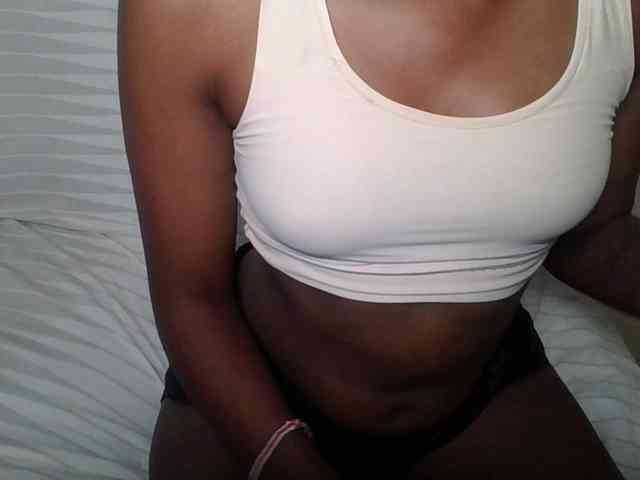 Brunnette-blonde webcam