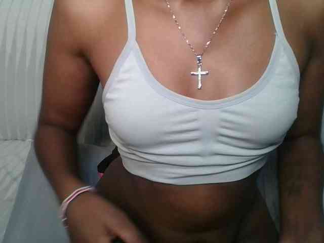 Brunnette-blonde webcam