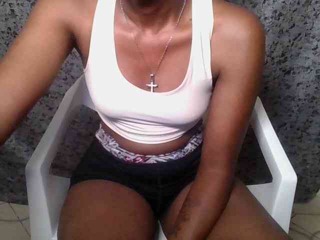 Brunnette-blonde webcam