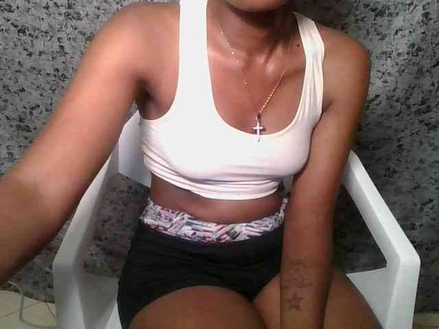 Brunnette-blonde webcam