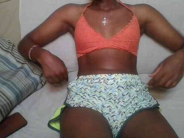 Brunnette-blonde webcam