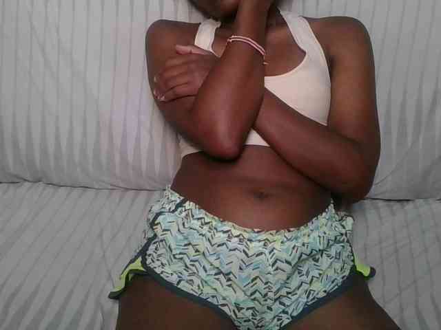 Brunnette-blonde webcam