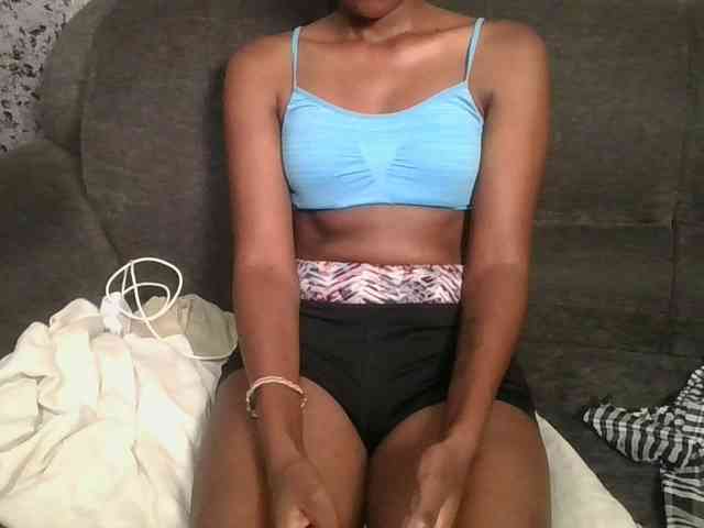 Brunnette-blonde Brunnette-blonde