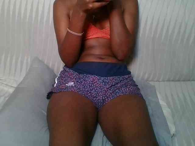 Brunnette-blonde webcam