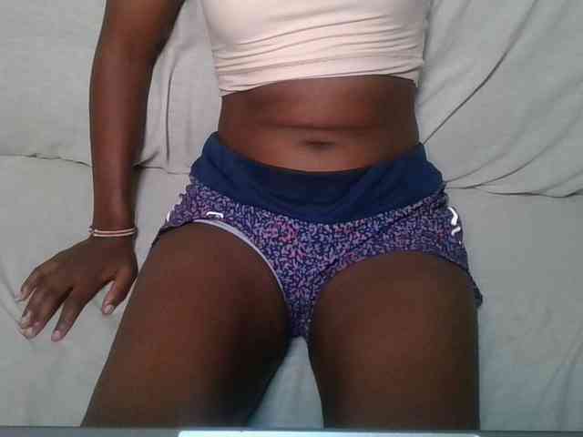 Brunnette-blonde webcam