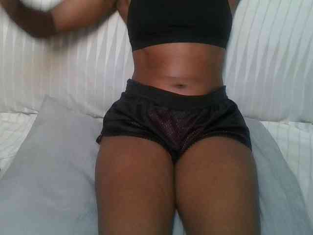 Brunnette-blonde webcam