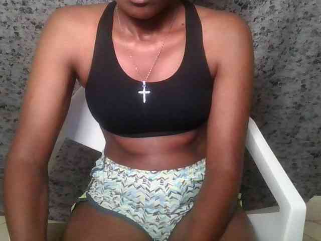 Brunnette-blonde webcam