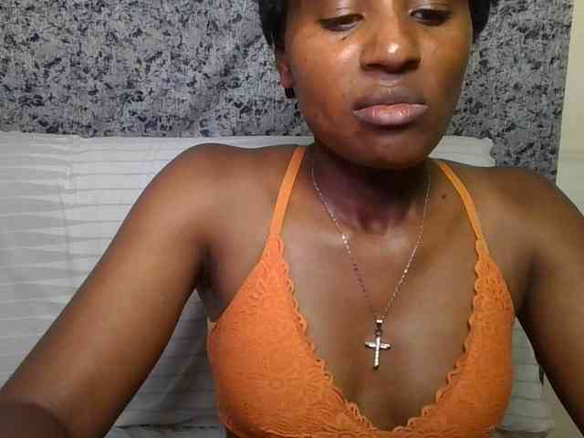 Brunnette-blonde webcam